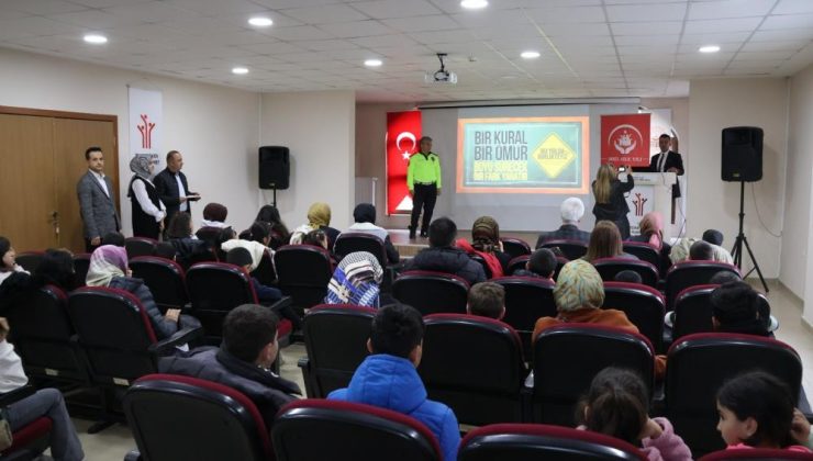 Minik trafik dedektifleri görev başında!