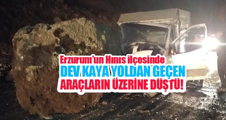 Dev kaya yoldan geçen araçların üzerine düştü!