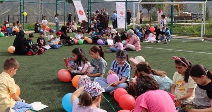 “Ailemle Kitap Okuyorum” etkinliği Oltu’da yoğun ilgi gördü!