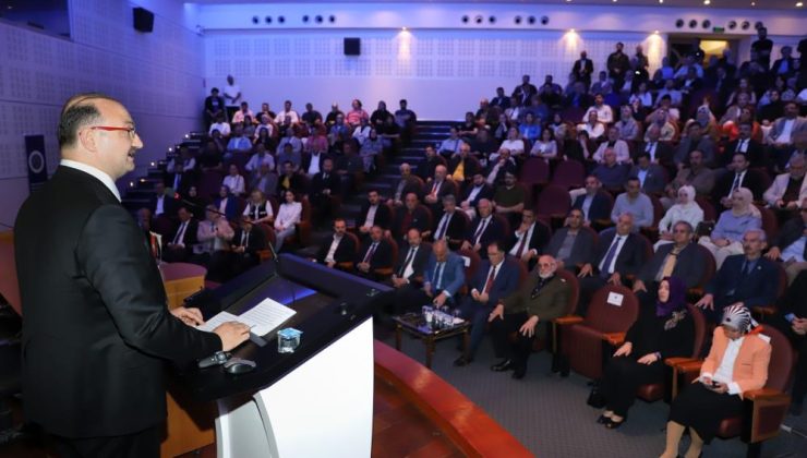 Atatürk Üniversitesinde “Türkiye yüzyılı ve üniversiteler” konferansı düzenlendi!