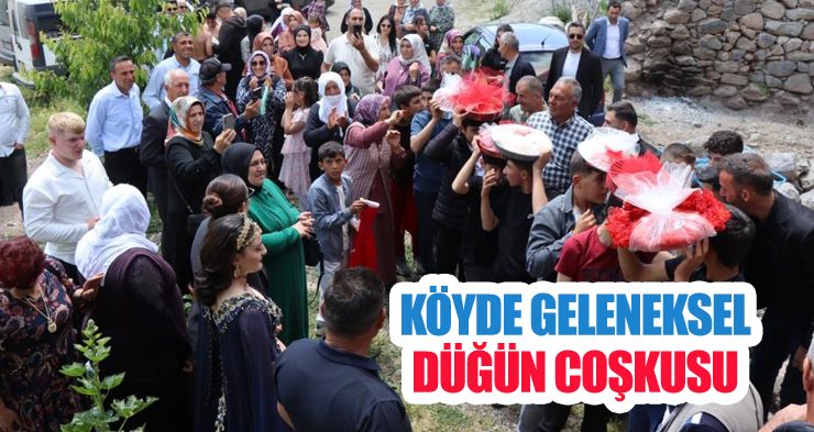 Köyde geleneksel düğün coşkusu