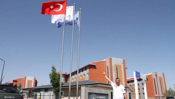 Spor tesislerindeki bayraklar yenilendi!..