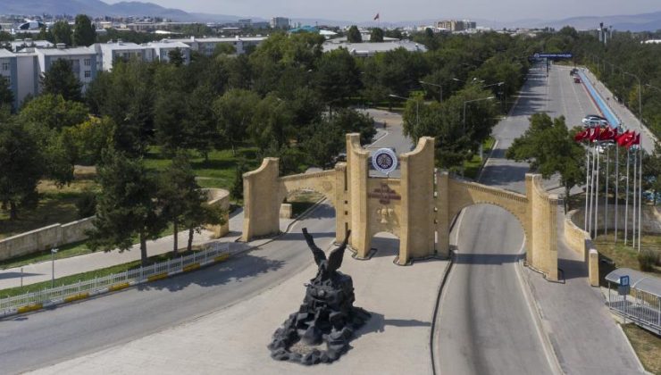 Atatürk Üniversitesi’nden 22 bilim insanı, Stanford’un “Kariyer boyu dünyanın en etkili bilim insanları” listesinde..