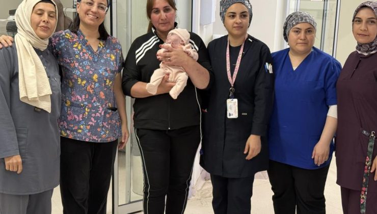25 haftalık olarak dünyaya gelen bebek 180 gün sonra anne kucağıyla tanıştı..
