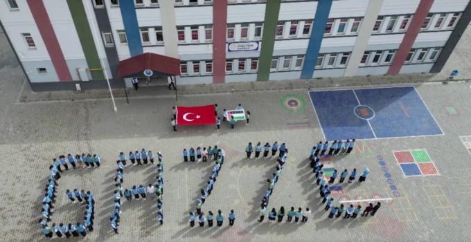 Aşkale’de ortaokul öğrencilerinden Gazze’ye duygusal destek…