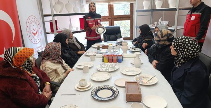Erzurum’da şehit yakınlarına sanatla şifa: Çini, Tezhip ve Ebru kursları başladı…