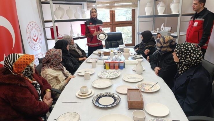 Erzurum’da şehit yakınlarına sanatla şifa: Çini, Tezhip ve Ebru kursları başladı…