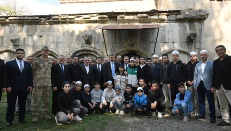 Vali Çiftçi, Taş Camide incelemelerde bulundu…