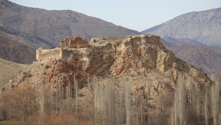 Erzurum’daki Kız ve Oğlan Kalesi ilgi bekliyor..