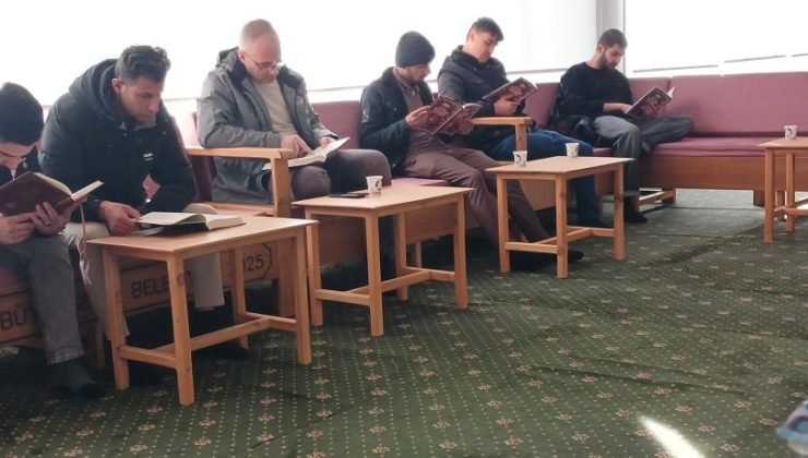 Uluslararası öğrenciler şehitler için hatim okudu..