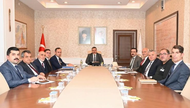 Uzundere’deki heyelan masaya yatırıldı…