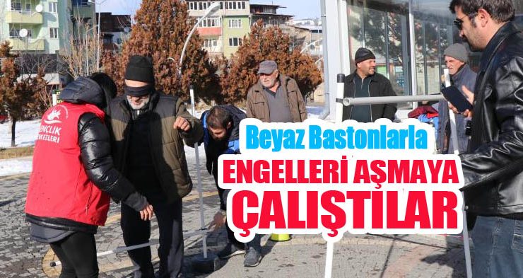 Beyaz bastonlarla engelleri aşmaya çalıştılar…