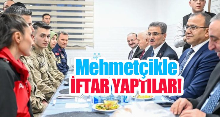Mehmetçikle iftar yaptılar…