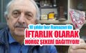 10 yıldır her Ramazan’da iftarlık olarak horoz şekeri dağıtıyor..