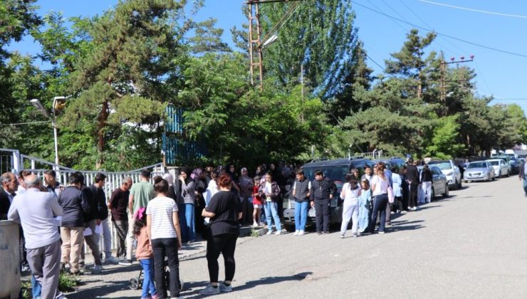 Sınava gireceği merkezi karıştıran öğrenci son anda sınava yetiştirildi…