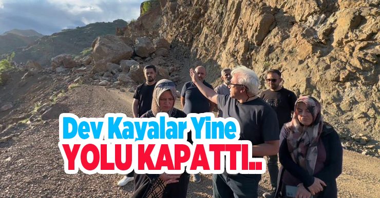 Dev kayalar yine yolu kapattı..