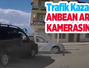 Trafik kazası anbean araç kamerasında…