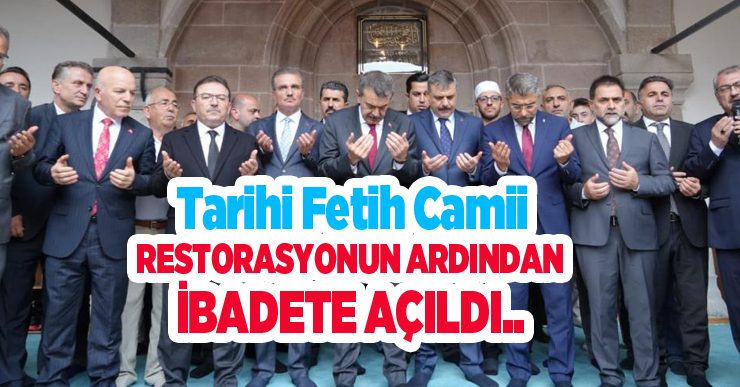 Tarihi Fetih Camii restorasyonun ardından ibadete açıldı..