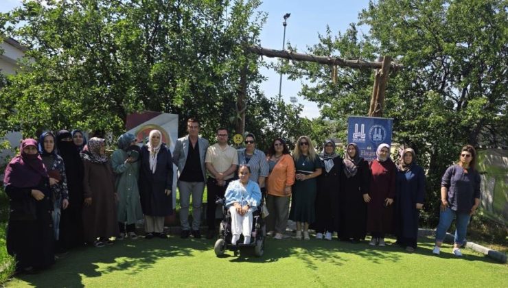 “Sen yeter ki gülümse” atölyesi, engelli annelerini bir araya getirdi..