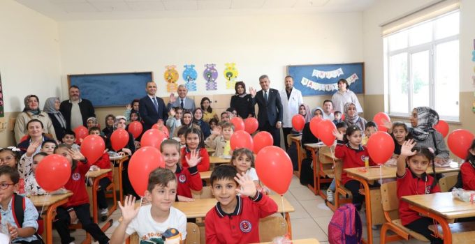 Uyum Haftasında minik öğrencilerin heyecanına ortak oldular..