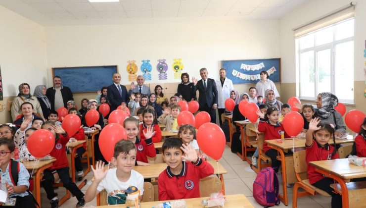 Uyum Haftasında minik öğrencilerin heyecanına ortak oldular..