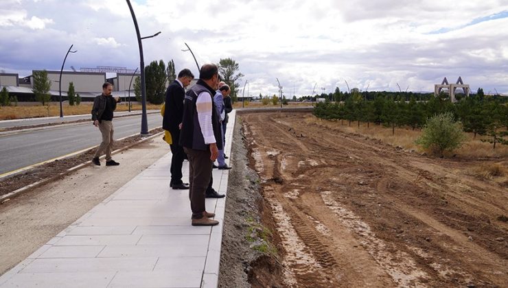 Kampüs yerleşkesindeki çalışmalar Rektör Çakmak tarafından incelendi..