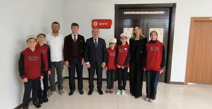 Öğrencilerden İl Müftüsü Çapçı’ya anlamlı ziyaret…